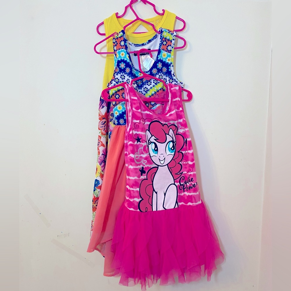 GIRL’S DRESS BUNDLE.